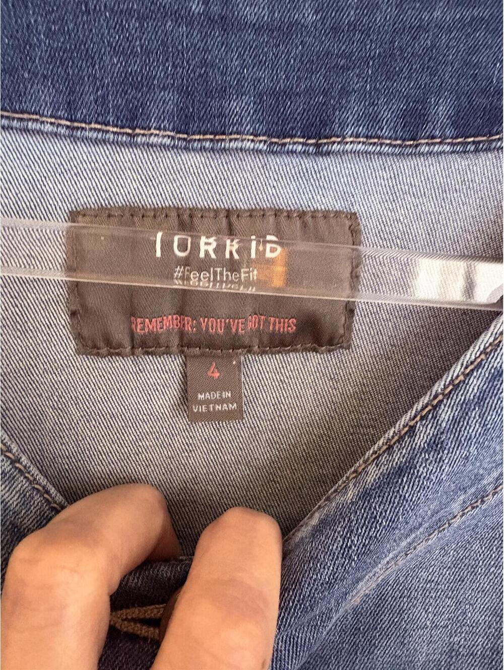 Torrid | Cropped Scoop Neck Button Medium Dark Wash Denim Jean Jacket Size 4X - Picture 4 of 7